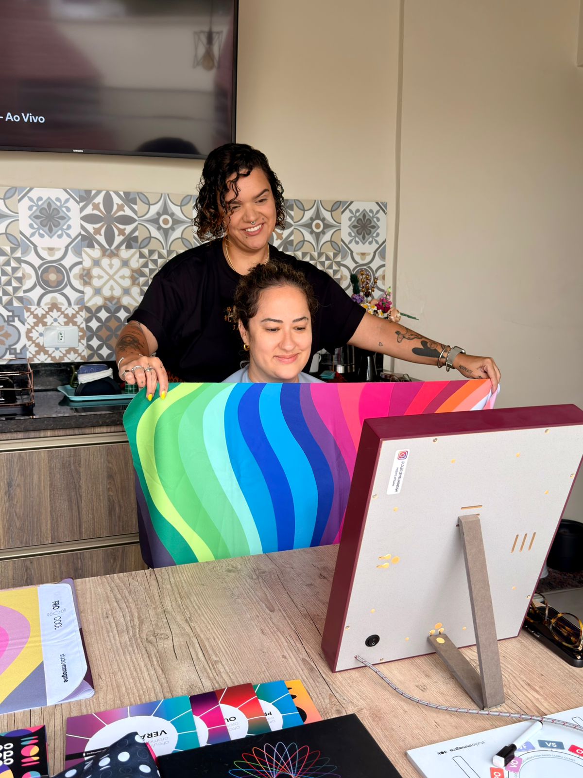 Atendimento de coloração pessoal — Thaís com cartela arco-íris